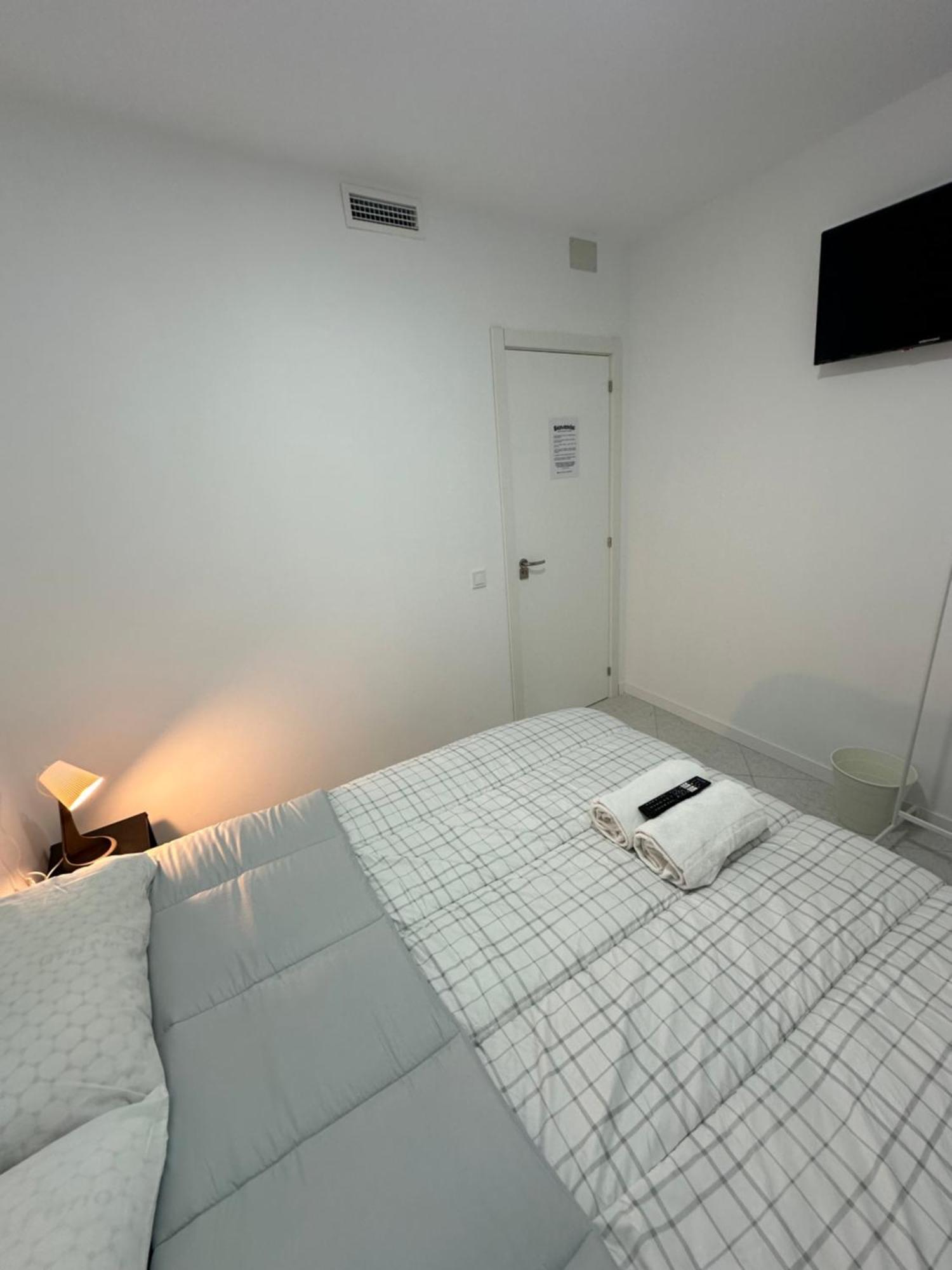 Rooms Mediavilla Madrid Bagian luar foto