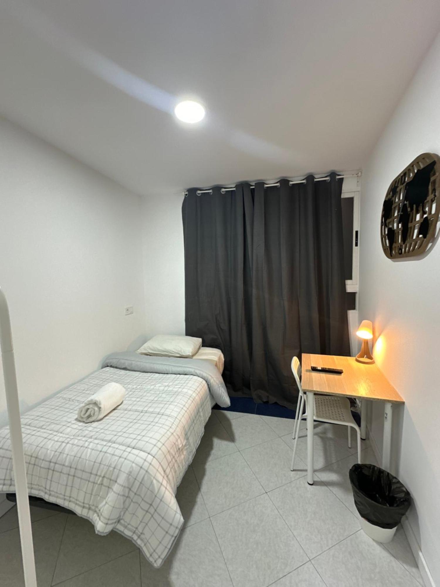 Rooms Mediavilla Madrid Bagian luar foto