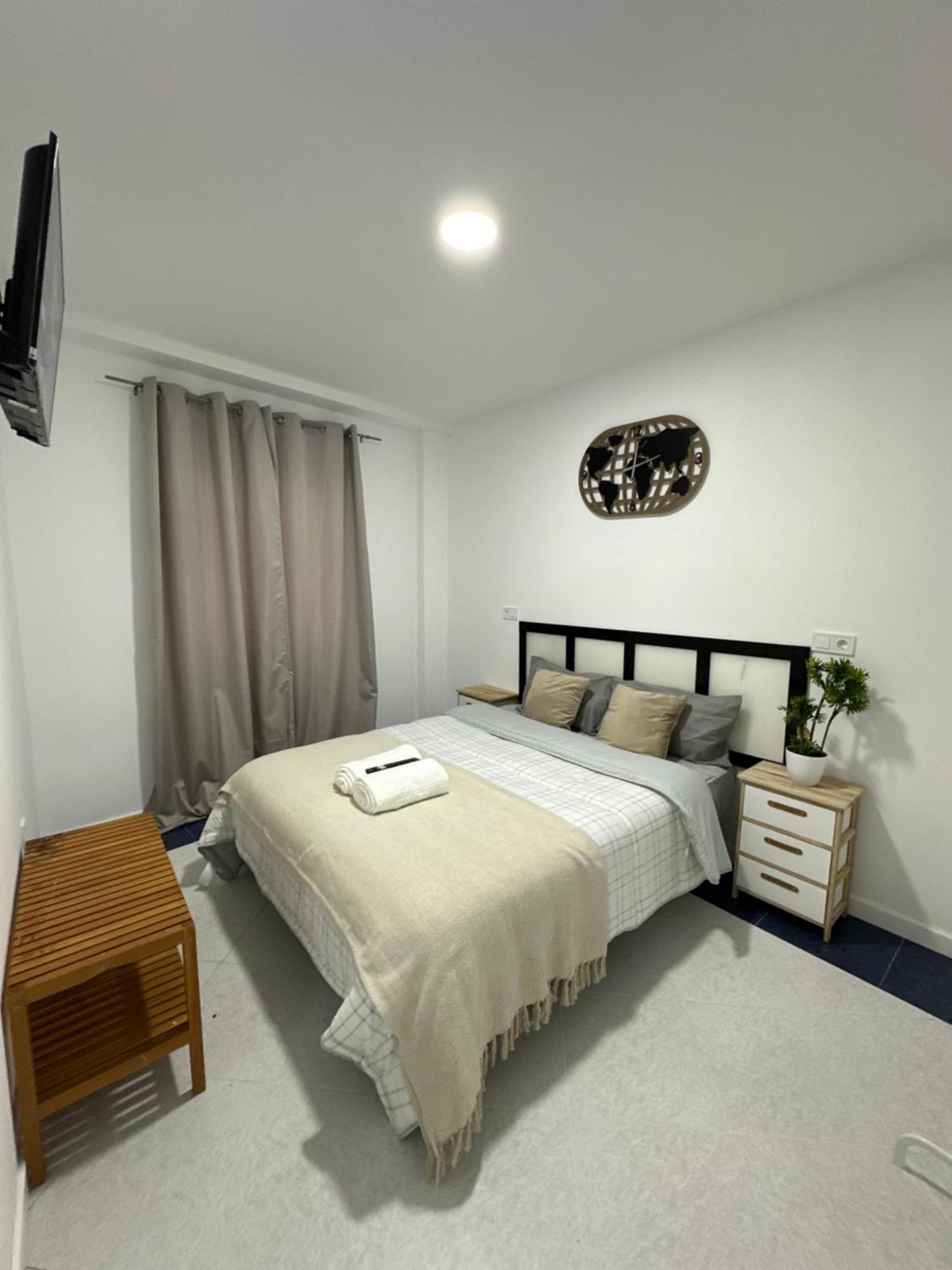 Rooms Mediavilla Madrid Bagian luar foto