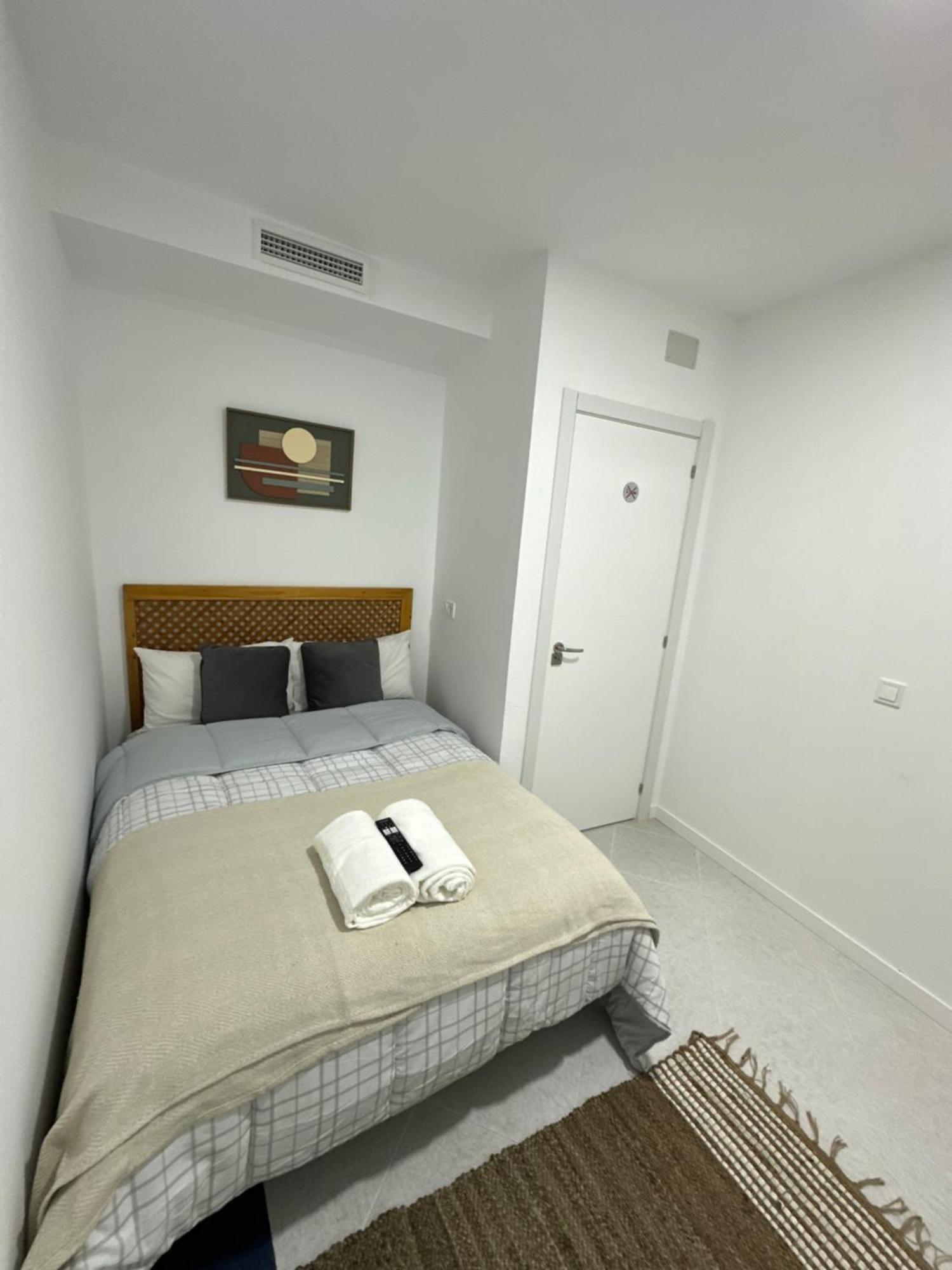 Rooms Mediavilla Madrid Bagian luar foto