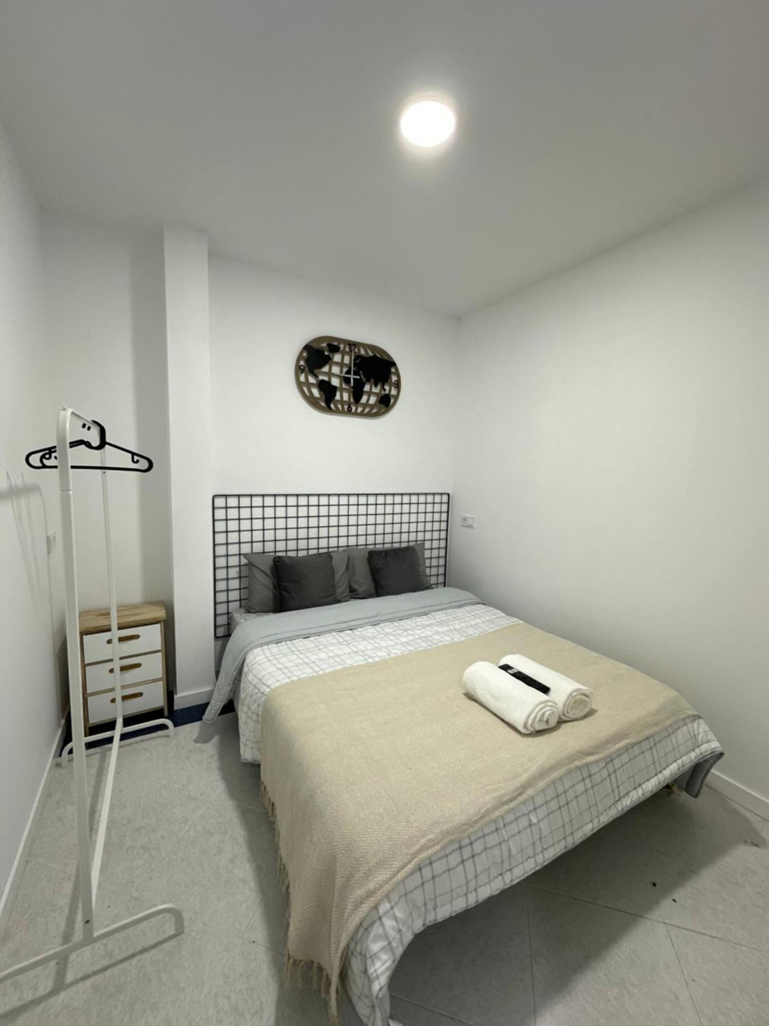 Rooms Mediavilla Madrid Bagian luar foto