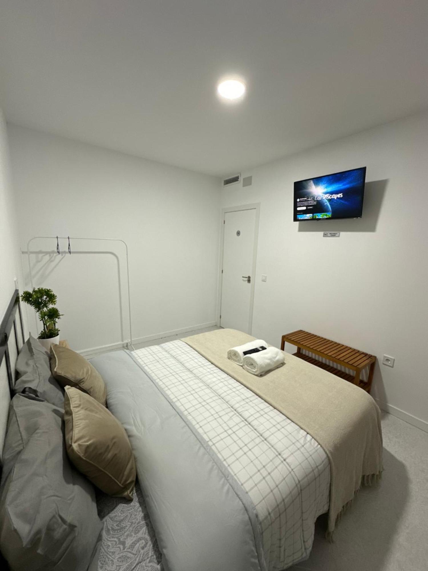 Rooms Mediavilla Madrid Bagian luar foto
