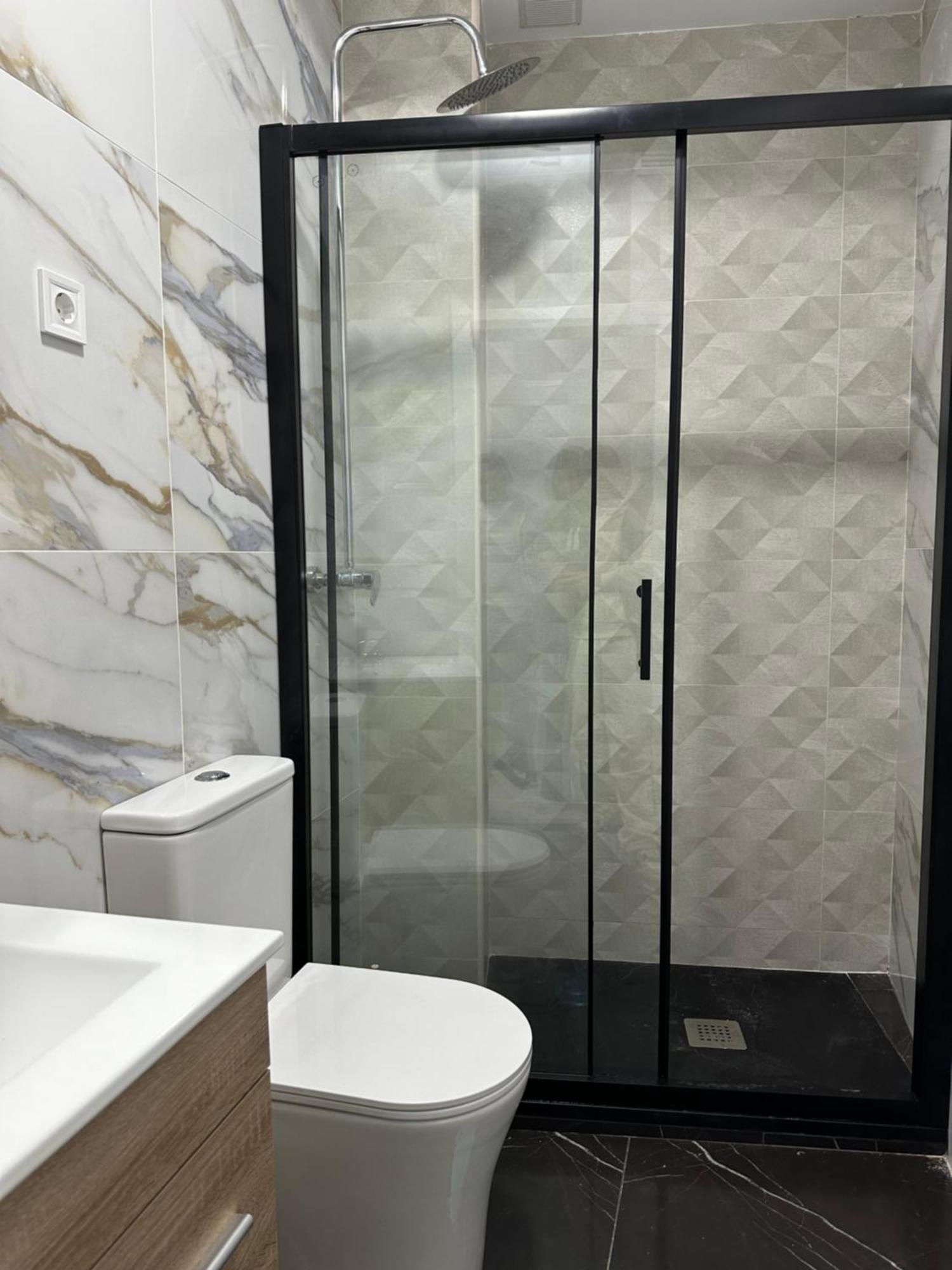 Rooms Mediavilla Madrid Bagian luar foto