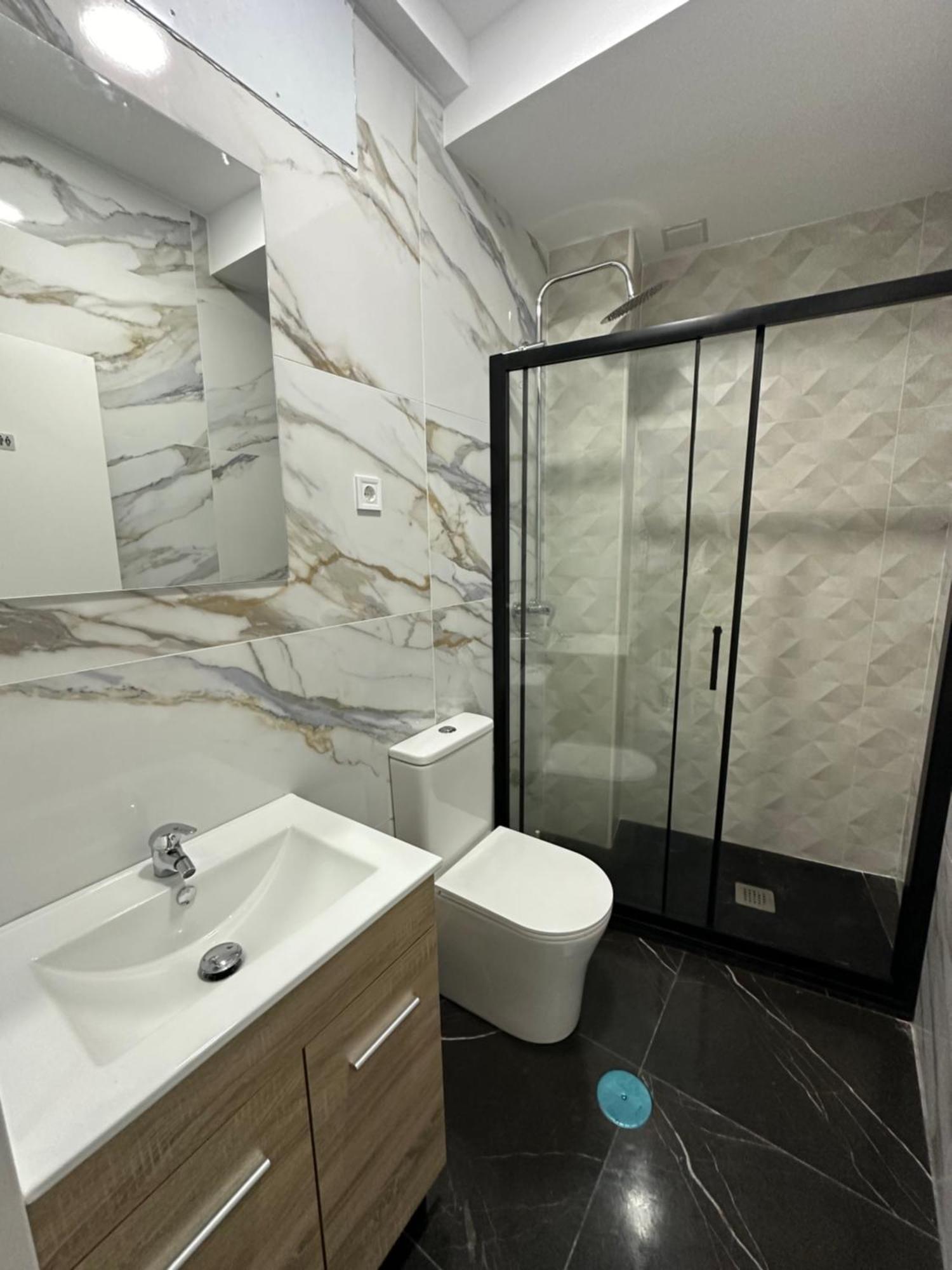 Rooms Mediavilla Madrid Bagian luar foto