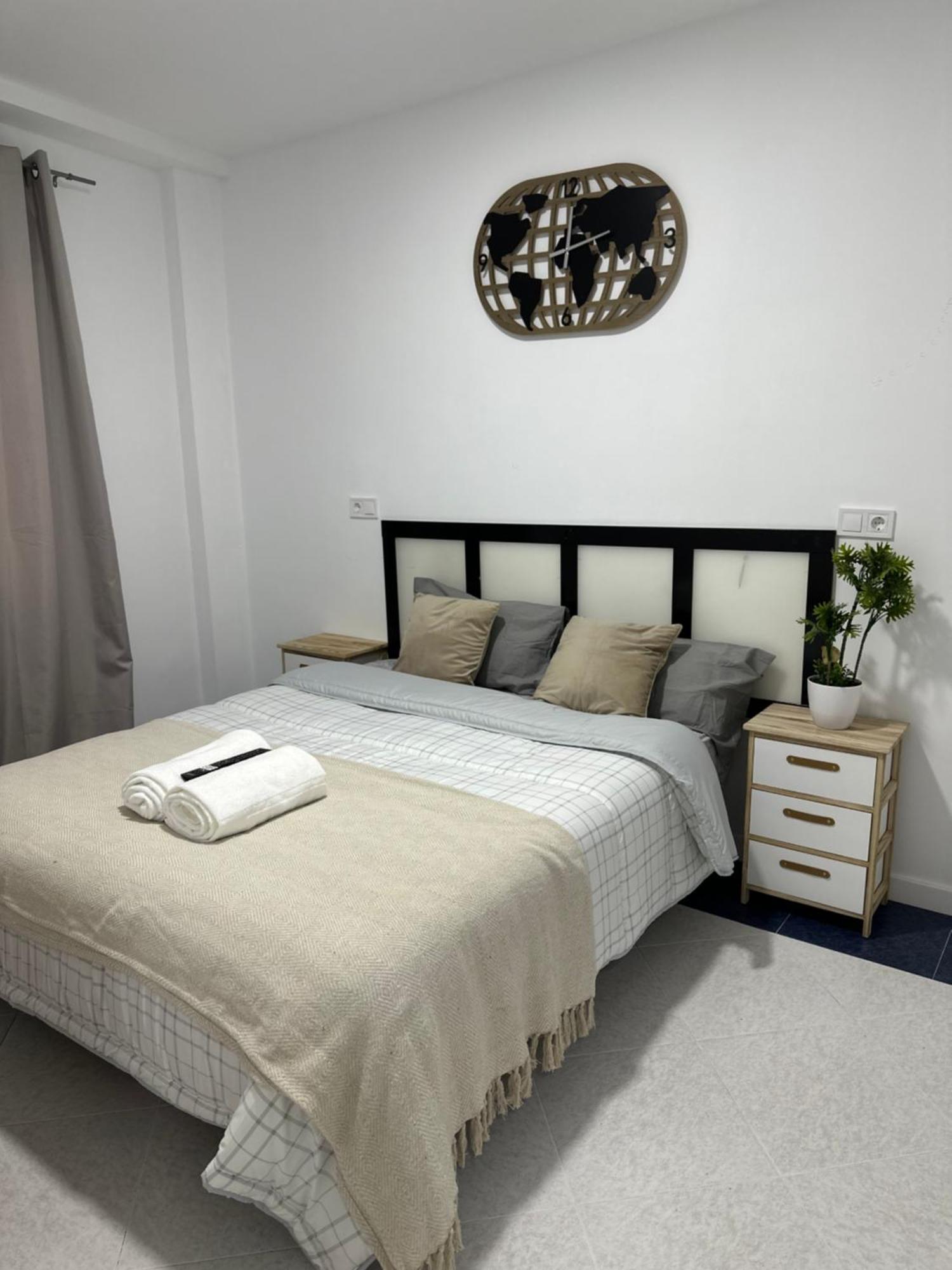 Rooms Mediavilla Madrid Bagian luar foto