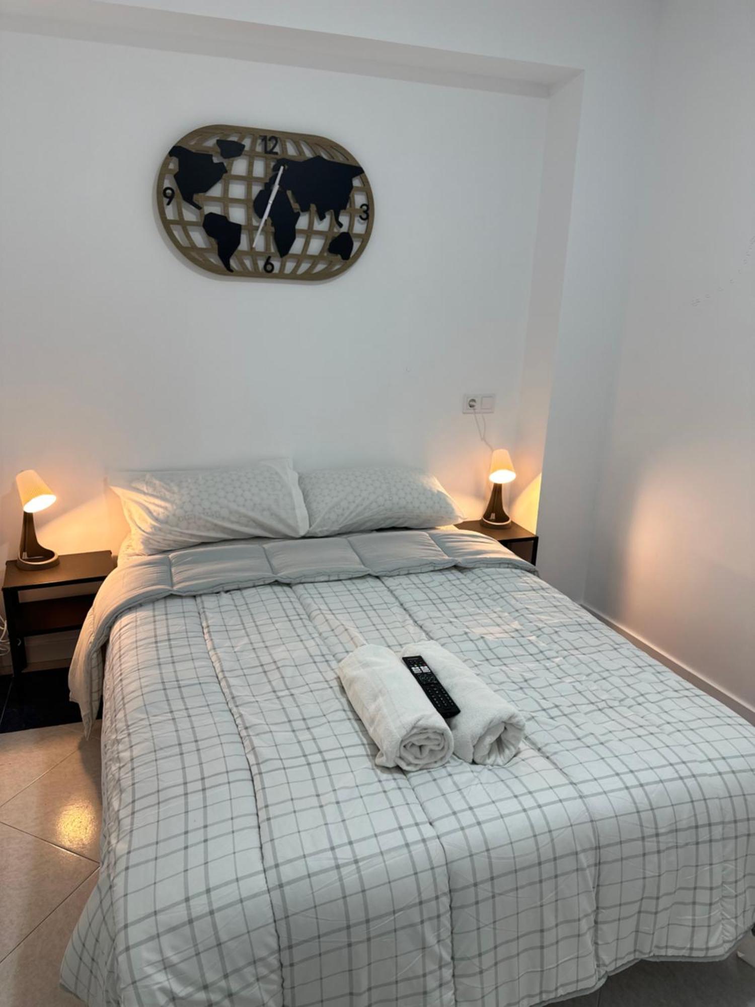 Rooms Mediavilla Madrid Bagian luar foto