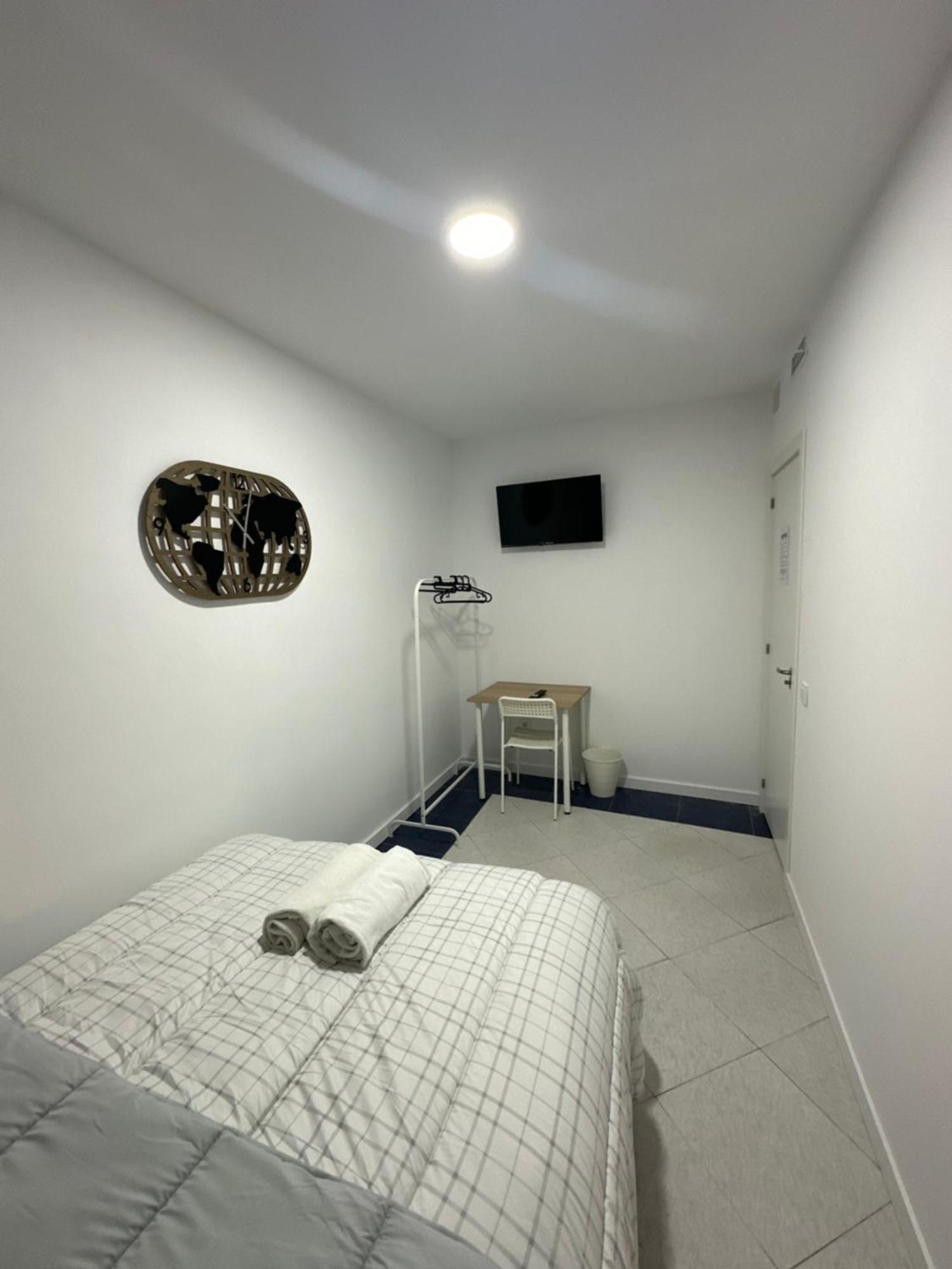 Rooms Mediavilla Madrid Bagian luar foto