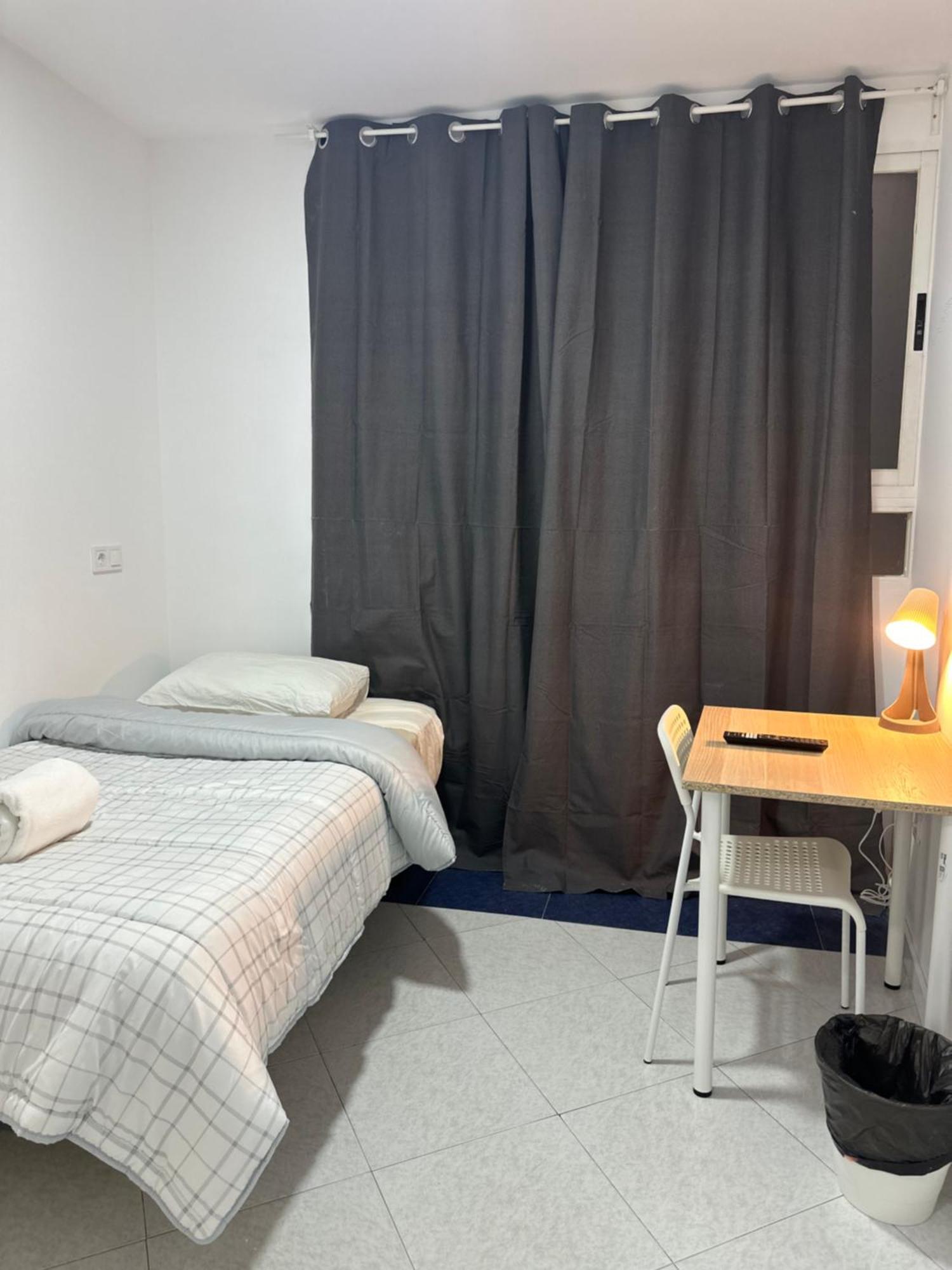 Rooms Mediavilla Madrid Bagian luar foto