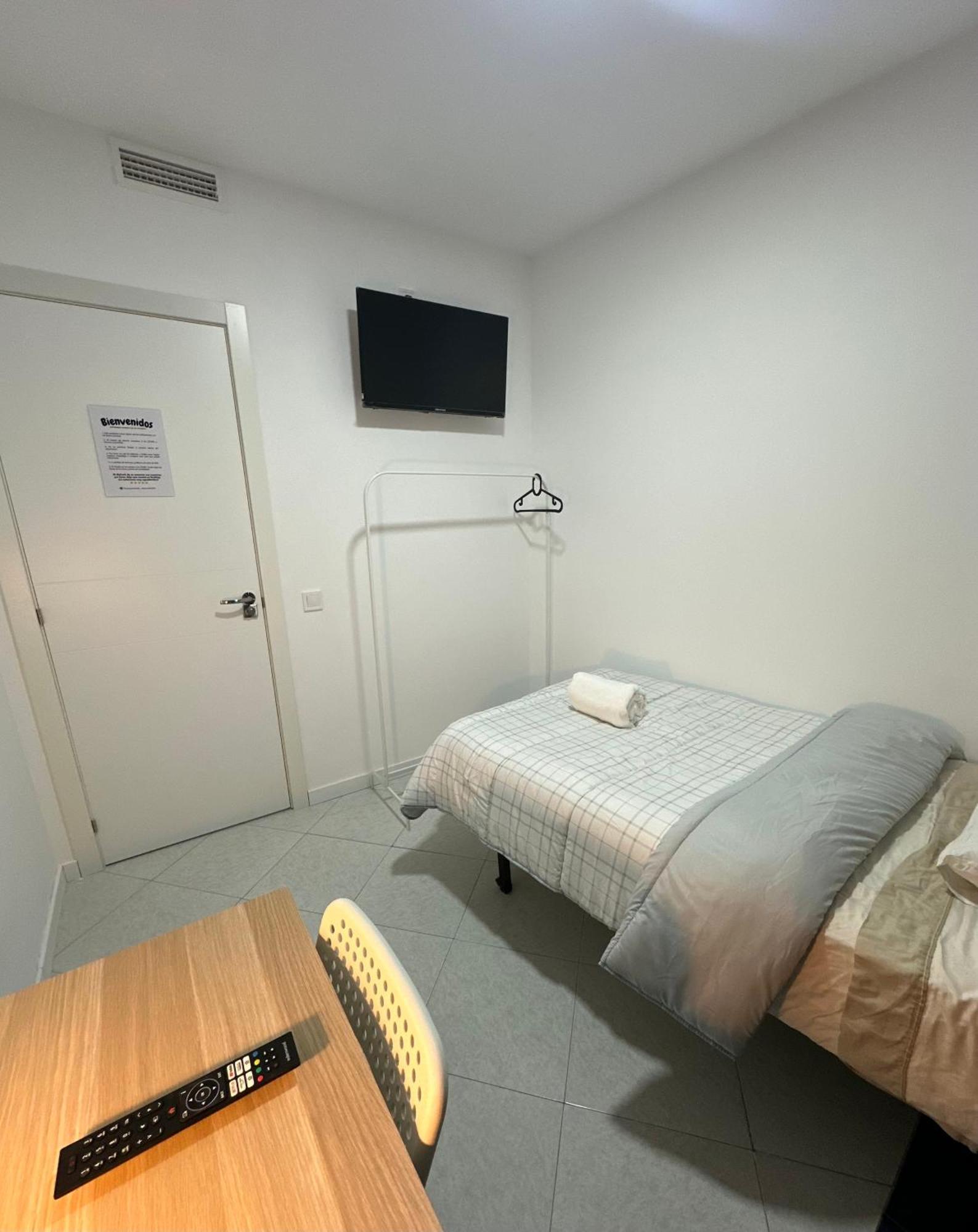 Rooms Mediavilla Madrid Bagian luar foto