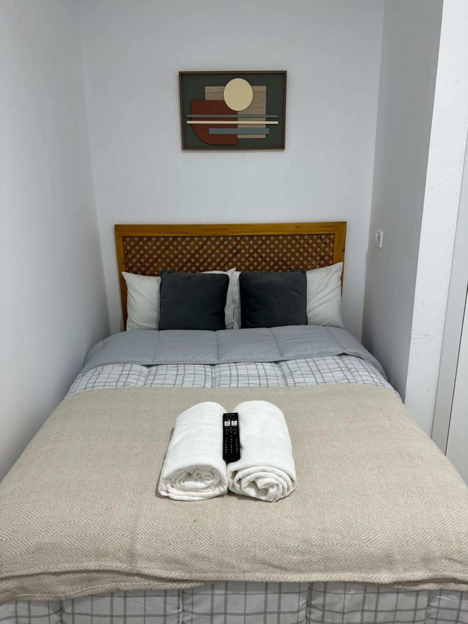 Rooms Mediavilla Madrid Bagian luar foto