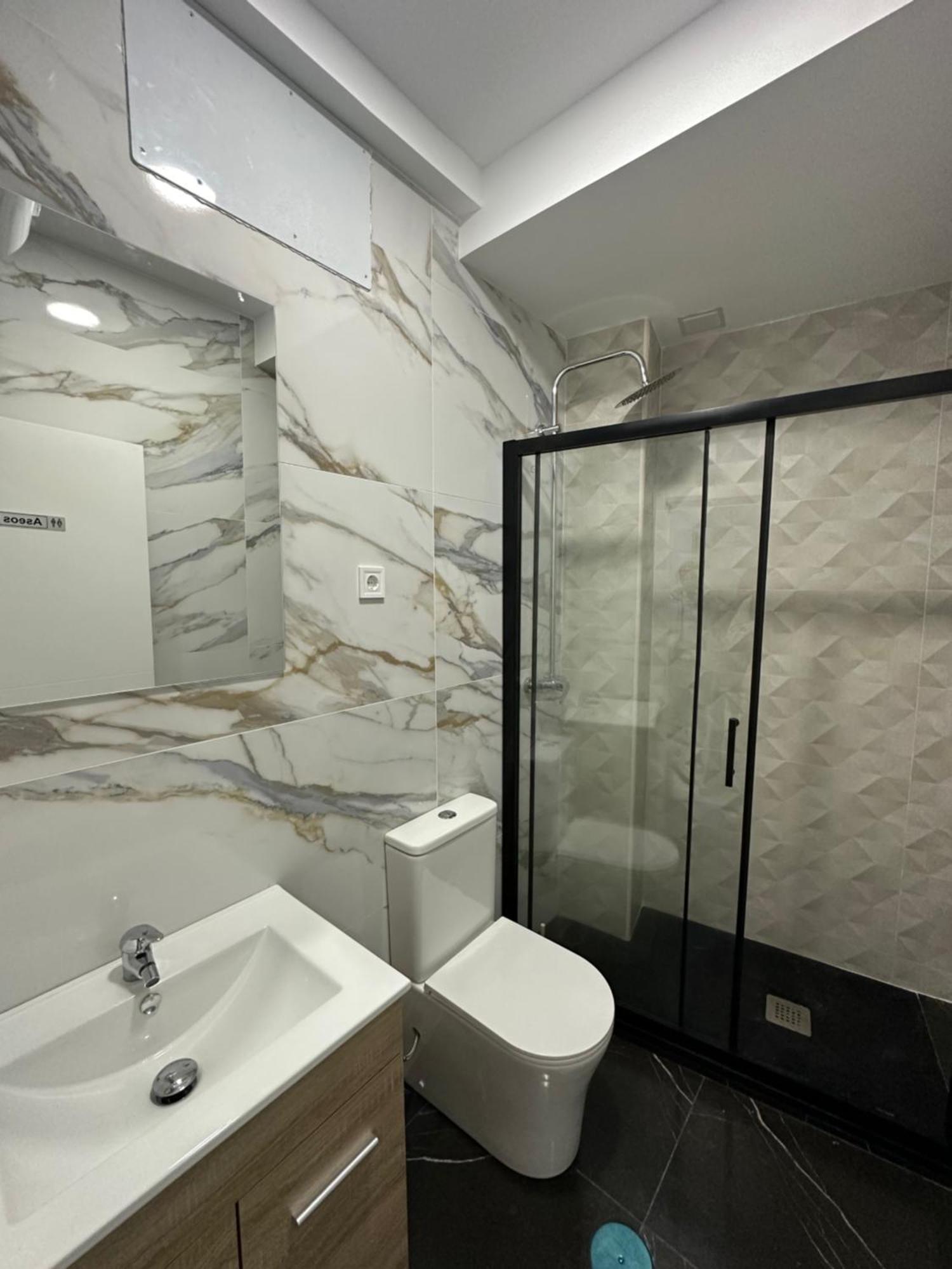Rooms Mediavilla Madrid Bagian luar foto