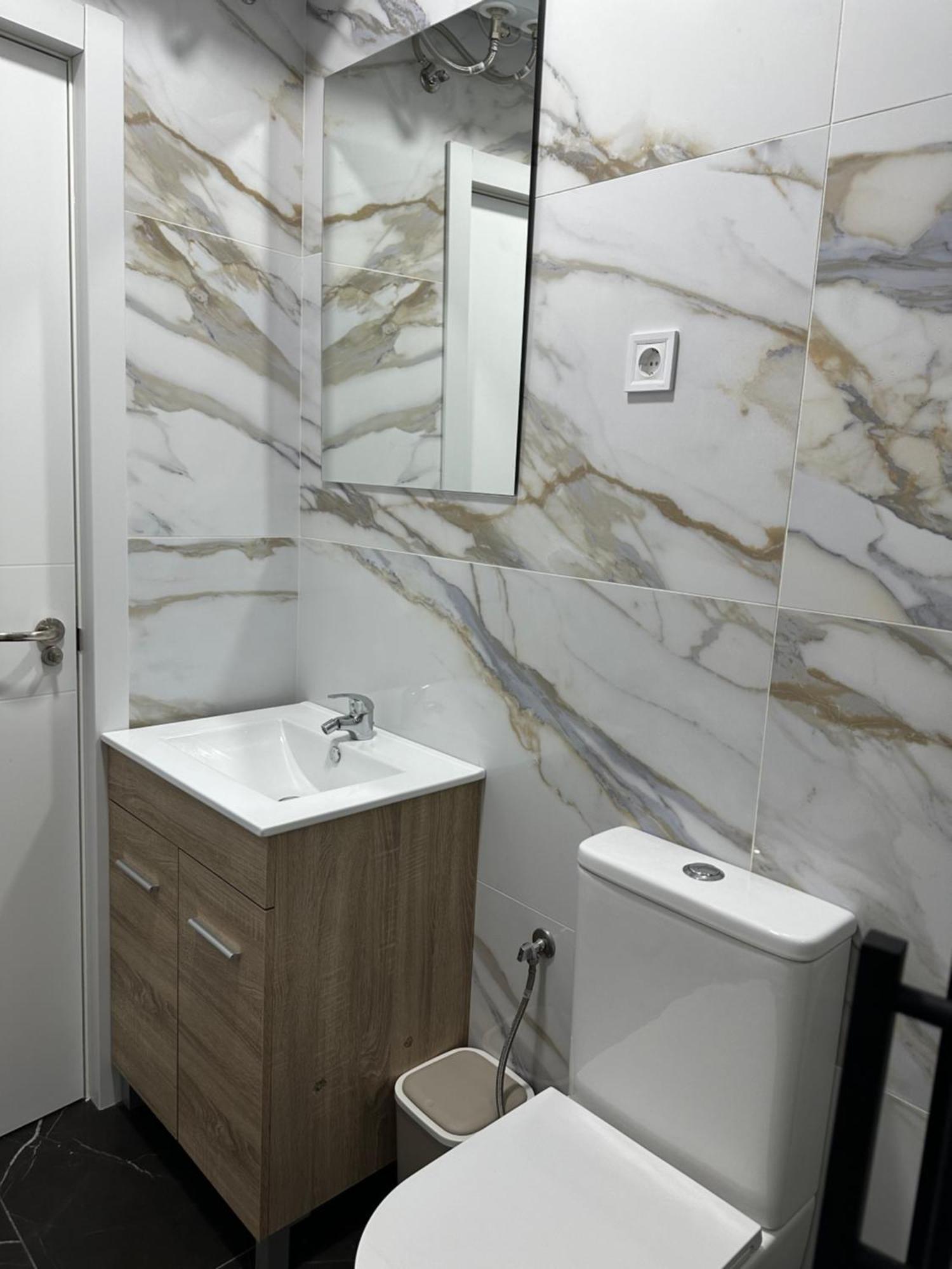 Rooms Mediavilla Madrid Bagian luar foto