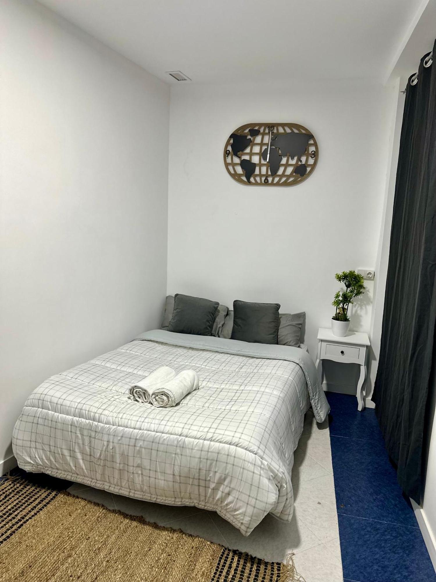 Rooms Mediavilla Madrid Bagian luar foto